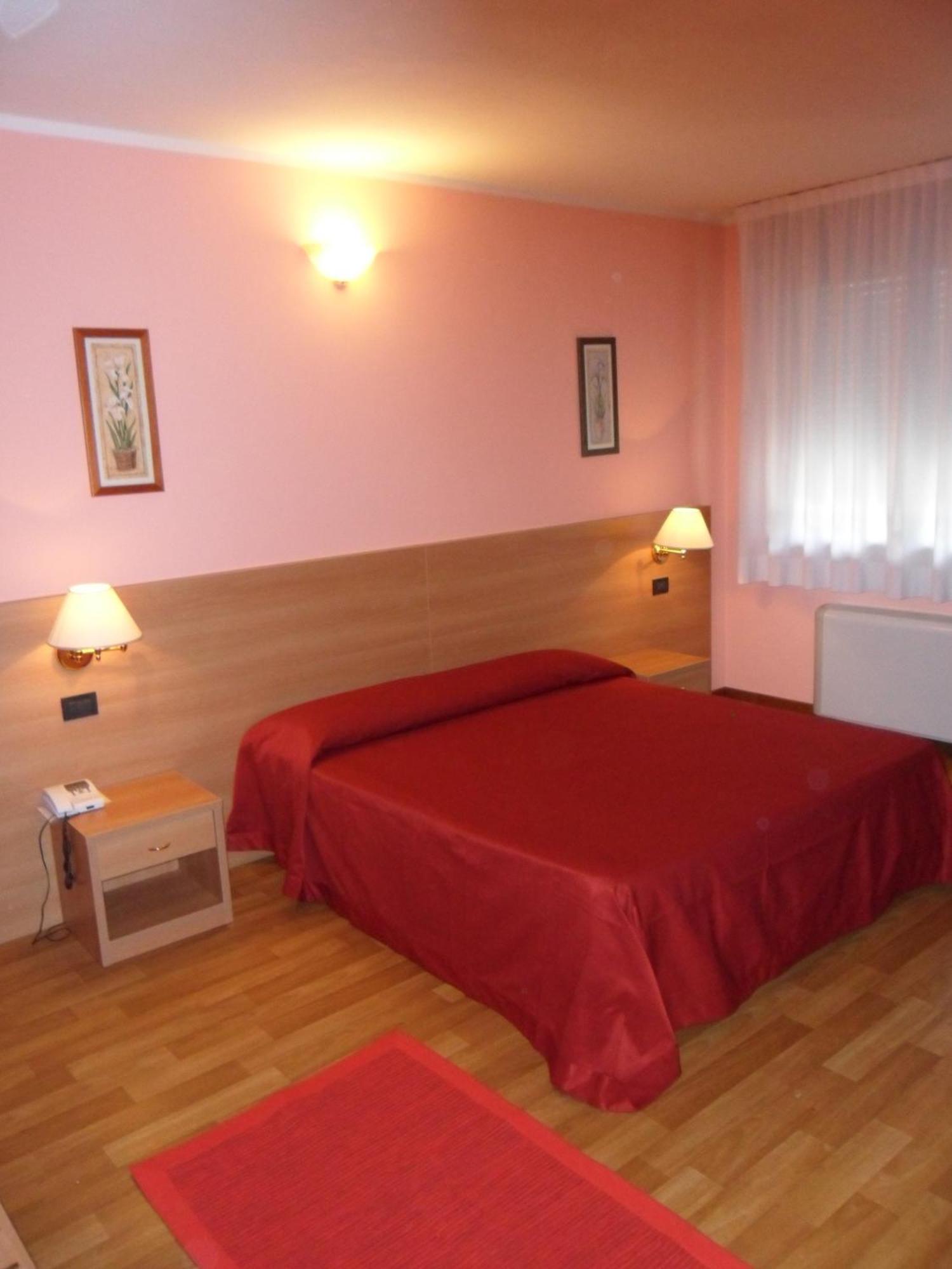 Hotel Ristorante Al Bassanello Bassano del Grappa Exteriör bild