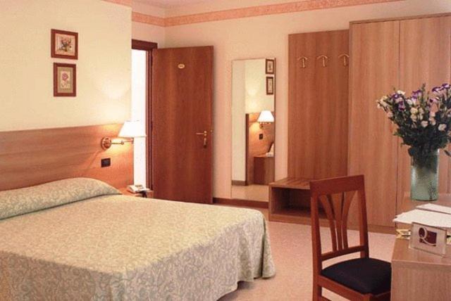 Hotel Ristorante Al Bassanello Bassano del Grappa Exteriör bild