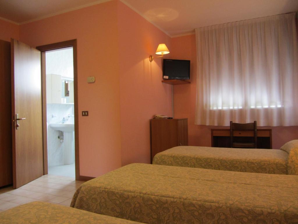 Hotel Ristorante Al Bassanello Bassano del Grappa Exteriör bild