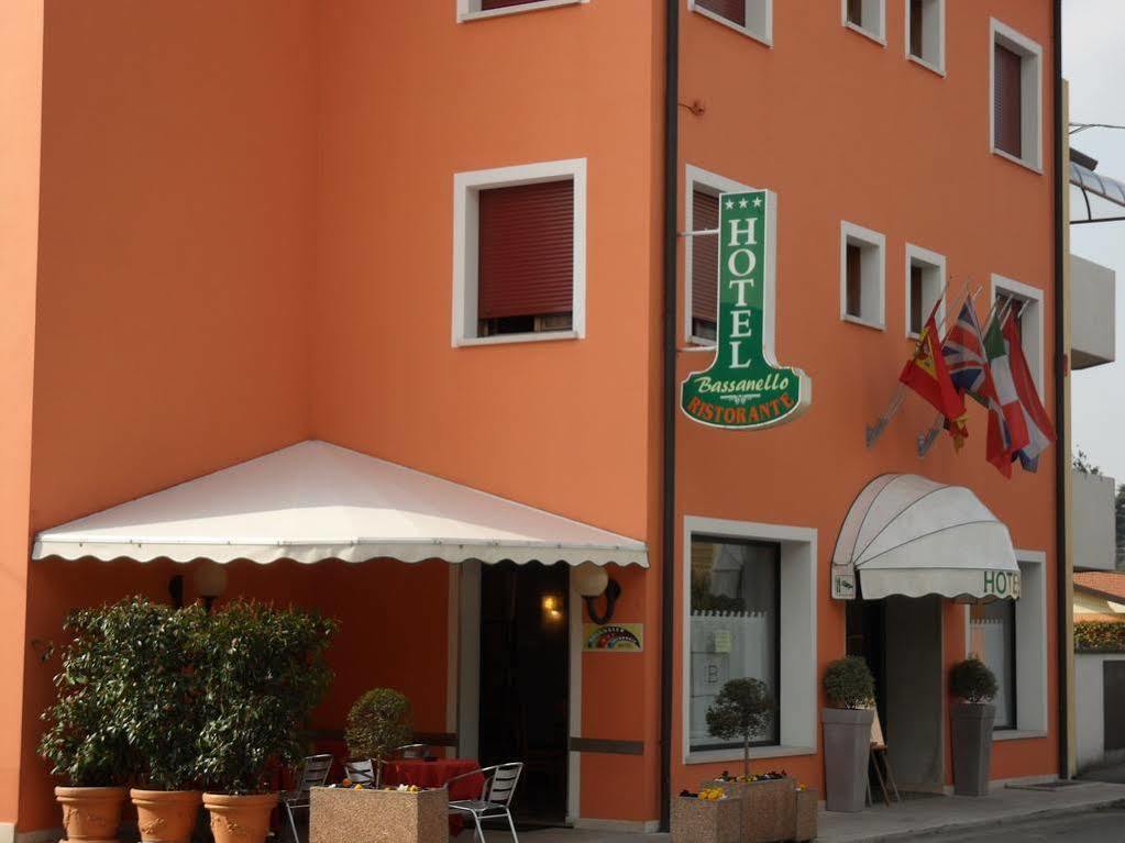 Hotel Ristorante Al Bassanello Bassano del Grappa Exteriör bild