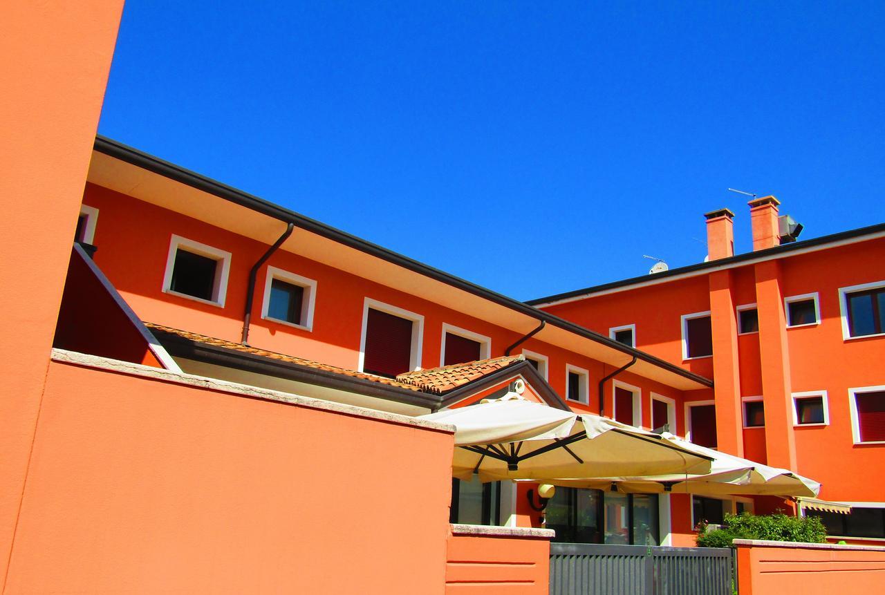 Hotel Ristorante Al Bassanello Bassano del Grappa Exteriör bild