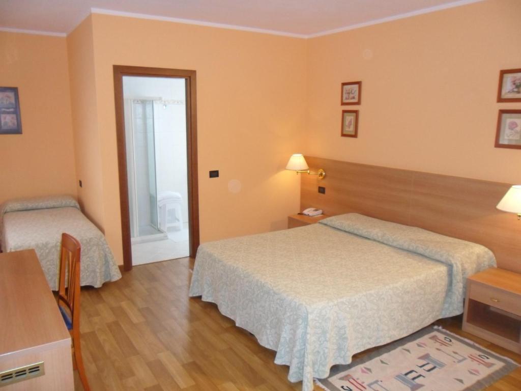 Hotel Ristorante Al Bassanello Bassano del Grappa Rum bild