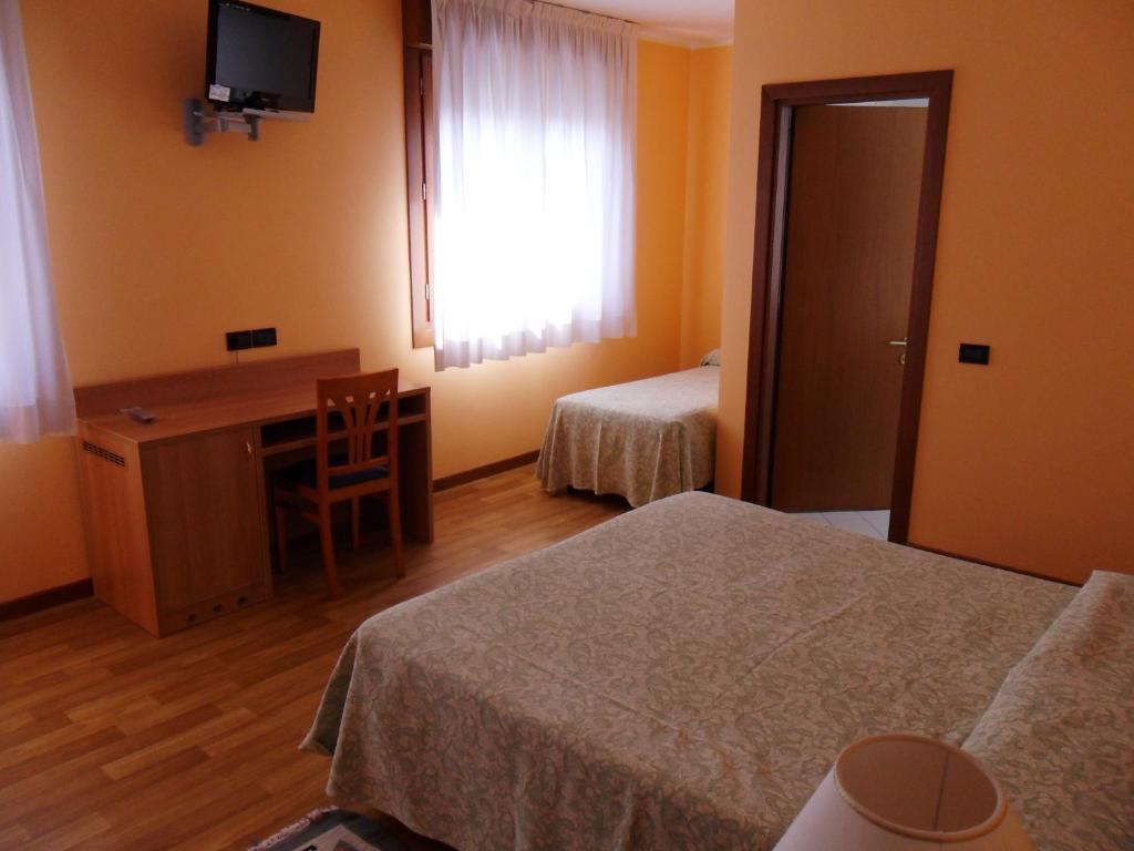 Hotel Ristorante Al Bassanello Bassano del Grappa Rum bild