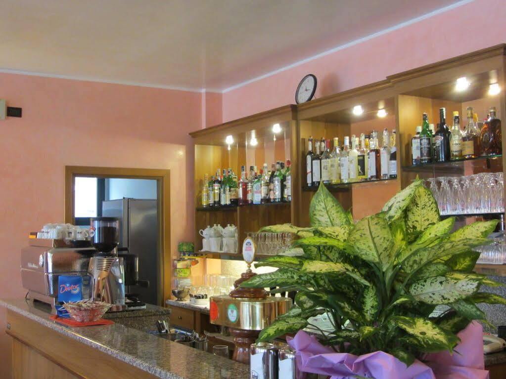 Hotel Ristorante Al Bassanello Bassano del Grappa Exteriör bild